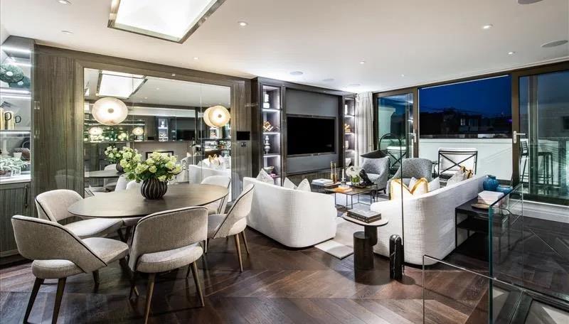 3 bed property in Prince Of Wales Terrace, London